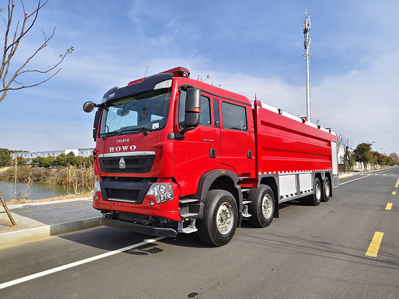 重汽豪沃25m3泡沫消防車(chē)